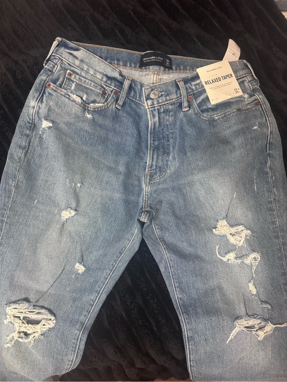 BNWT Abercrombie & Fitch Women's Relaxed Taper Light Blue Distressed Jeans